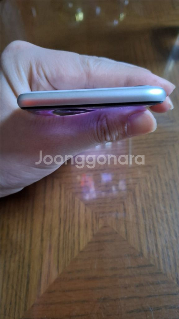 초sss급 아이폰 SE3 128gb 90% 스타라이트 갤럭시 교환가느0--4