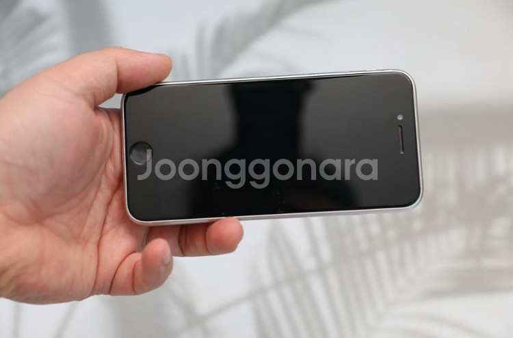 초sss급 아이폰 SE3 128gb 90% 스타라이트 갤럭시 교환가느0--6