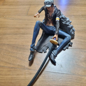 원피스 트라팔가 로우 희귀 버전 피규어 팝니다.