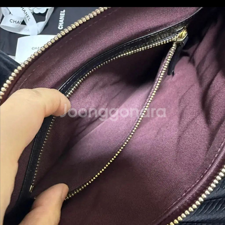 샤넬 클래식 클러치 뉴미듐 (캐비어 / 샴페인골드)--4