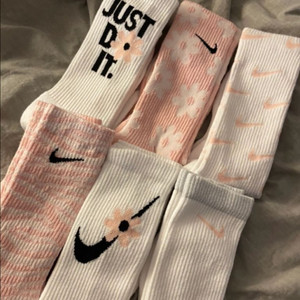 새상품) 나이키 에브리데이 크루 삭스 벚꽃 양말