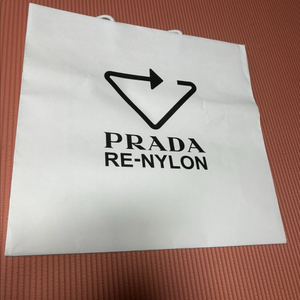 프라다 PRADA 쇼핑백 판매합니다.