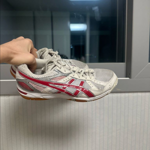 (급쳐) 아식스 로테리브레 레드 색상 판매합니다!