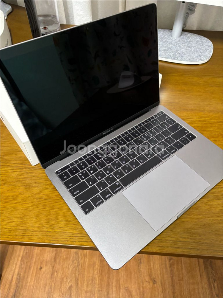 맥북프로 13인치 2017(8GB/256GB) 사이클93/상태A+/박스&충전기&거치대--4