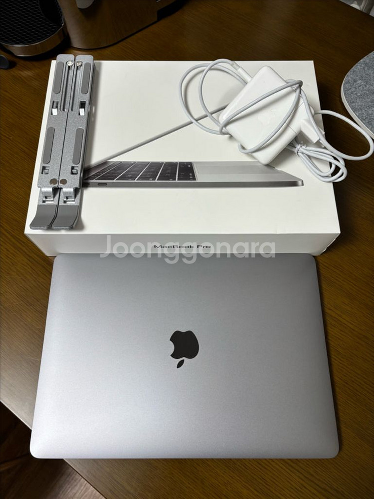 맥북프로 13인치 2017(8GB/256GB) 사이클93/상태A+/박스&충전기&거치대--0