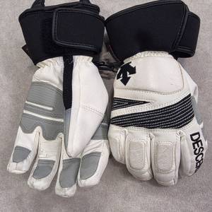 데상트 스키 장갑