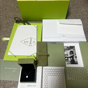 반클리프아펠 스위트 알함브라 마더오브펄 목걸이