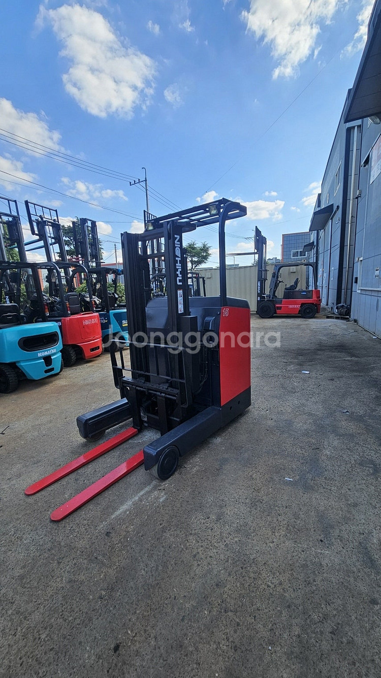 배터리년식좋은 최신니찌유 입식1.5톤 전동지게차 3m 500만--1