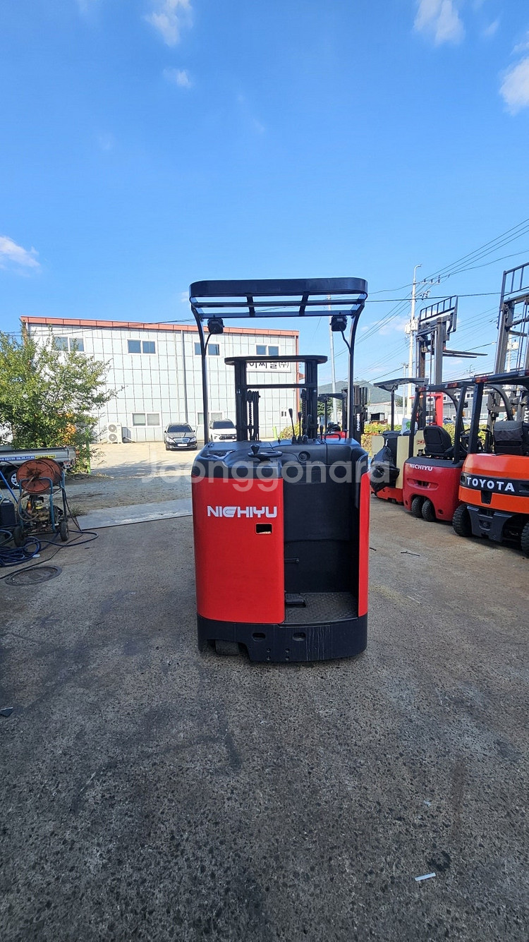 배터리년식좋은 최신니찌유 입식1.5톤 전동지게차 3m 500만--5