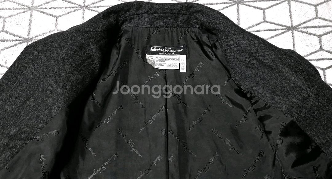 페레가모 정품 자켓 판매합니다--7