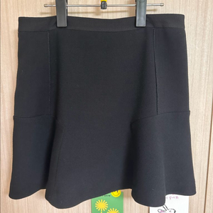 리스트 블랙 플레어 치마