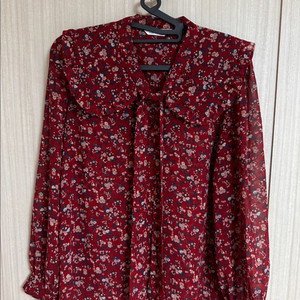 화사한 꽃무늬 블라우스