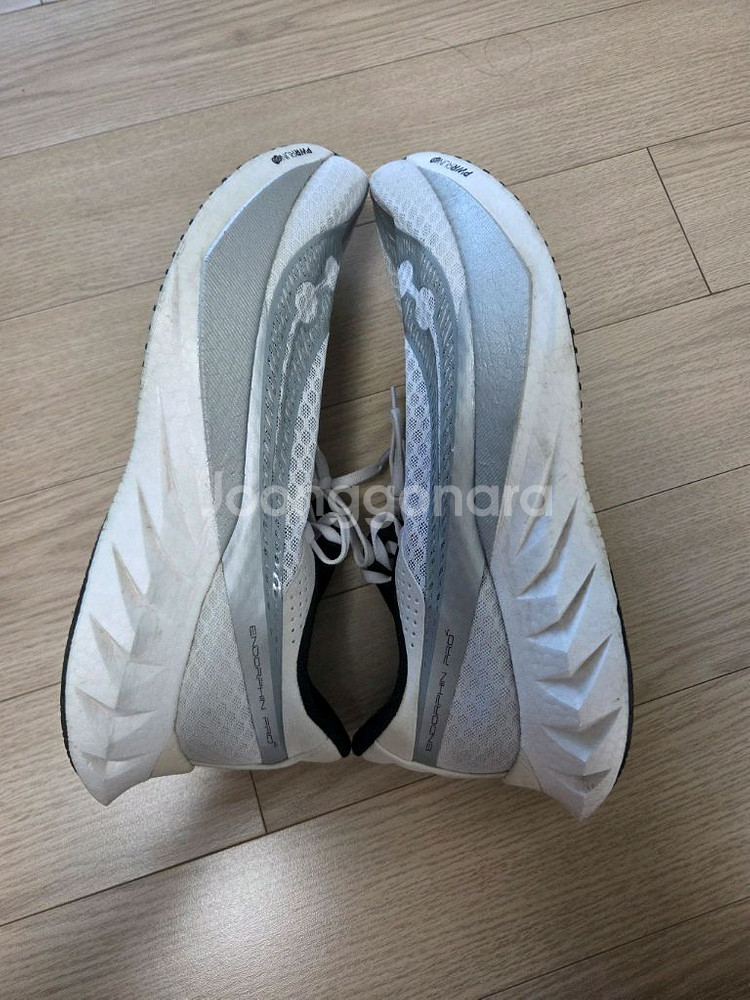 써코니 엔돌핀 프로 4 러닝화--5