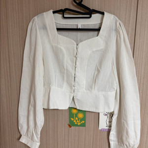 아이보리 단추 블라우스