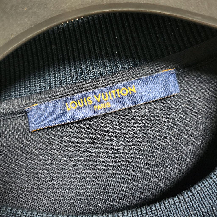 루이비통 필쿠페 맨투맨 백화점판 S사이즈--2