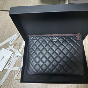 샤넬 캐비어 클러치백 뉴미듐사이즈
