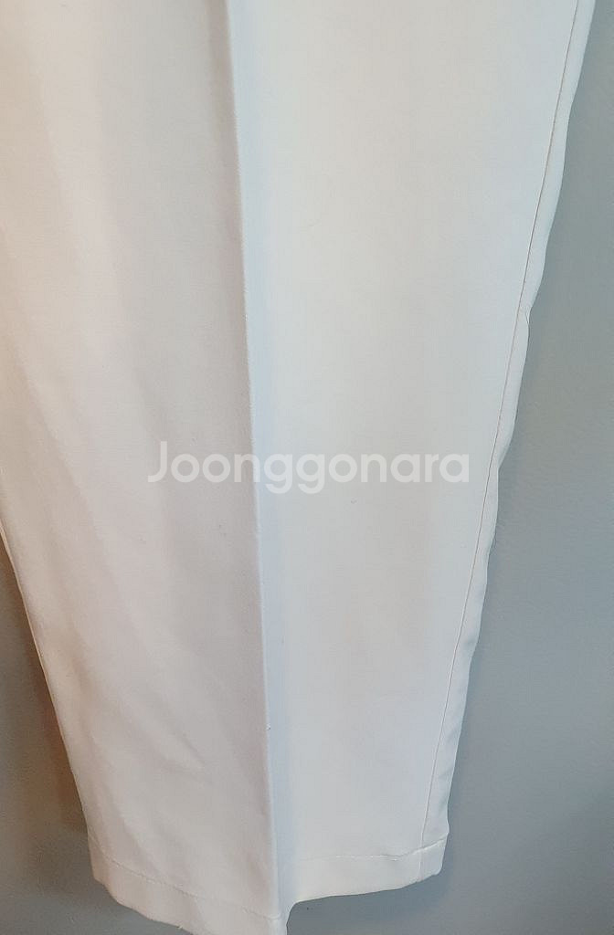 제이린드버그 남성 골프 바지 판매합니다. 사이즈는 32/33이고 색상은 흰색입니다.--2