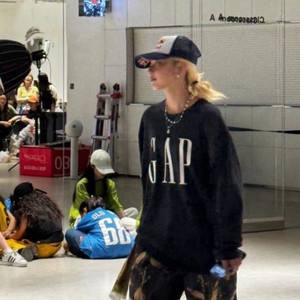 새상품) 쿄카 GAP 티셔츠 블랙 스우파 스월파