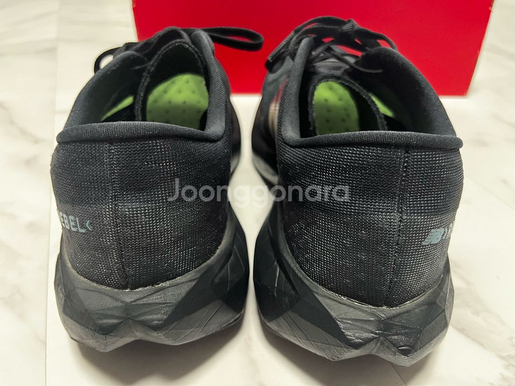 뉴발란스 퓨얼셀 v4 블랙그래픽 275 2E--4