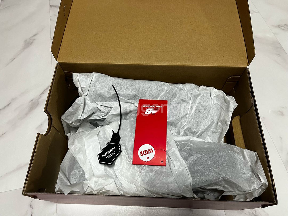 뉴발란스 퓨얼셀 v4 블랙그래픽 275 2E--5