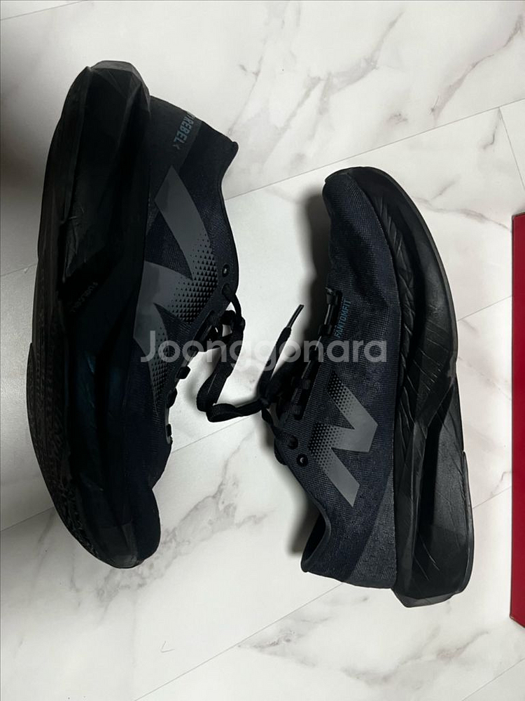 뉴발란스 퓨얼셀 v4 블랙그래픽 275 2E--3