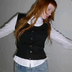 렌세 스쿱넥 니트 조끼