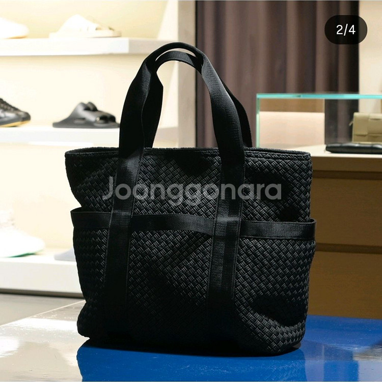 새제품 보테가베네타 블랙 보야져 지퍼 토트백 판매합니다--0