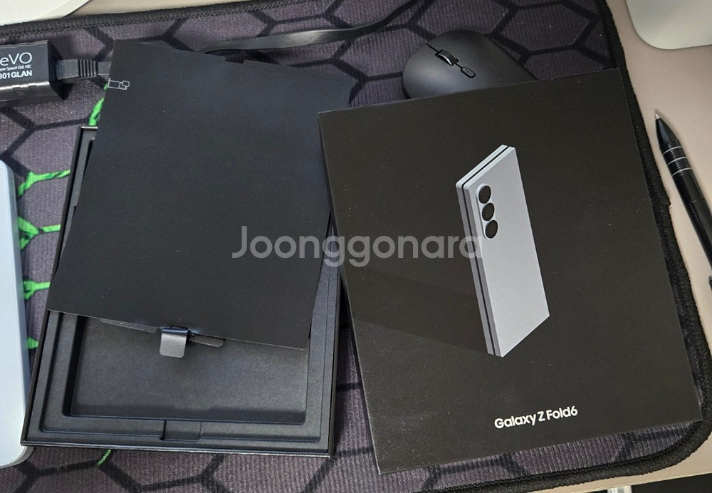 갤럭시 Z폴드6 256GB 실버쉐도우--0