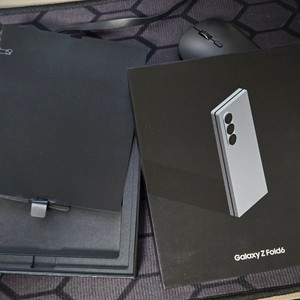 갤럭시 Z폴드6 256GB 실버쉐도우