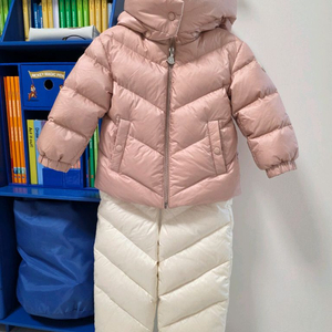 몽클레어 앙팡(키즈) 핑크 패딩 우주복세트팝니다