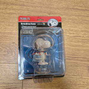UDF 스누피 우주인 피규어(오메가 문워치 장식 추천)