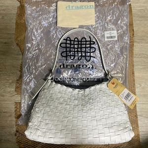 (새상품 정품) 드래곤디퓨전 드래곤디퓨젼 호보 셀비지 8170 화이트 팝니다