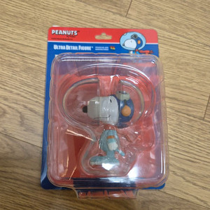 UDF 스누피 우주인 피규어(오메가 문워치 장식 추천)