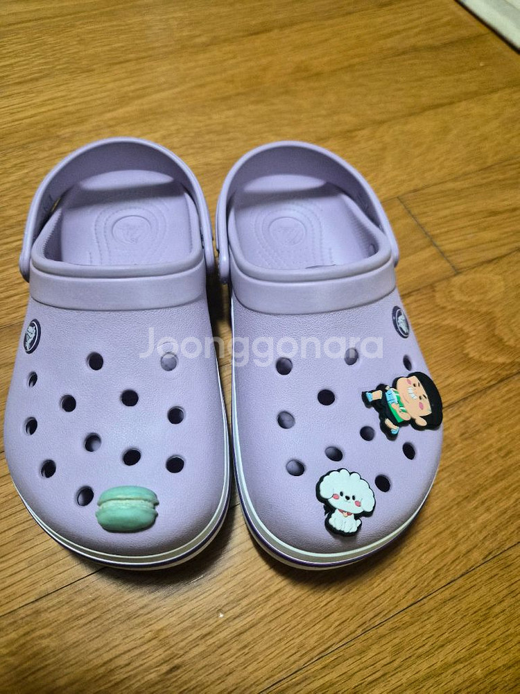 크록스 J3 새상품,J2,J1사이즈 판매합니다--0