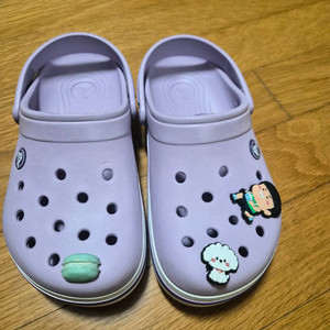 크록스 J3 새상품,J2,J1사이즈 판매합니다