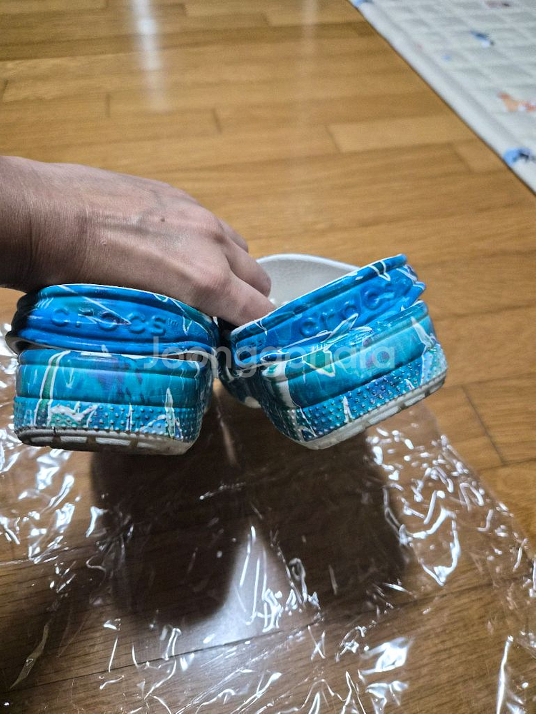 크록스 J3 새상품,J2,J1사이즈 판매합니다--5