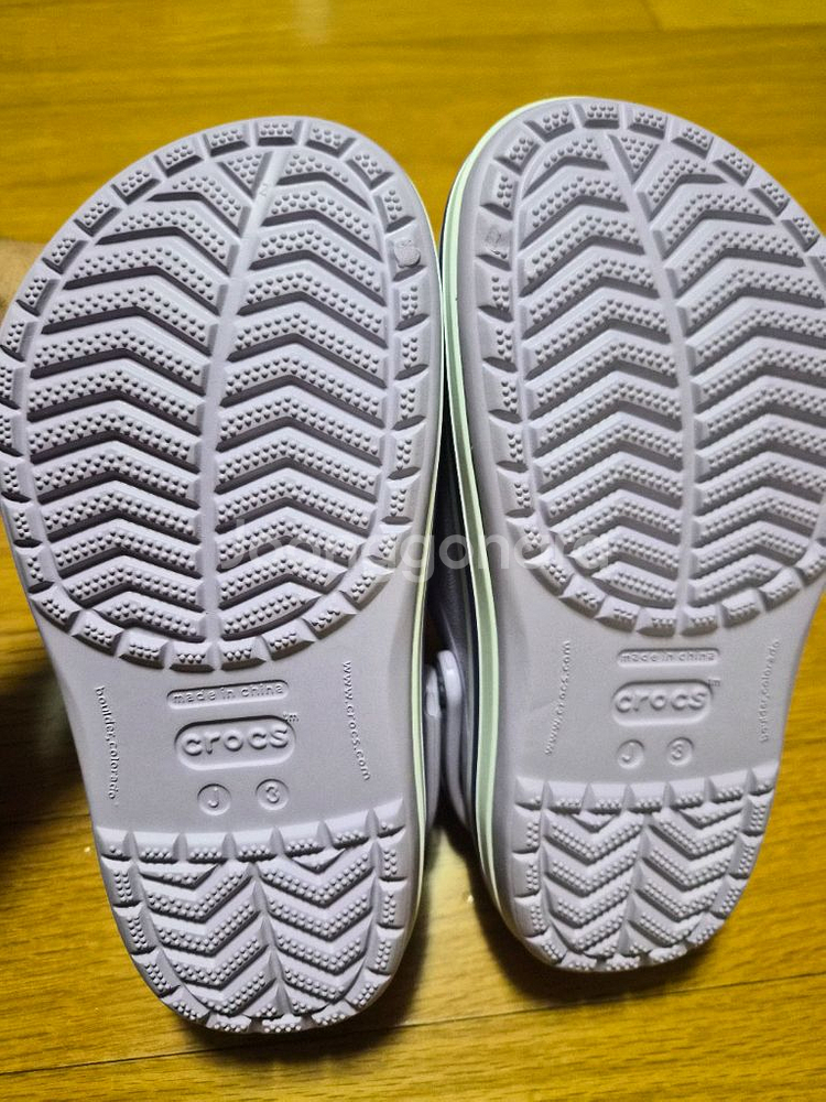 크록스 J3 새상품,J2,J1사이즈 판매합니다--1