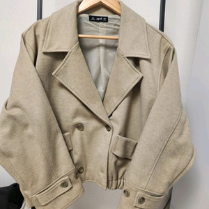 크롭자켓. 새상품 66~77