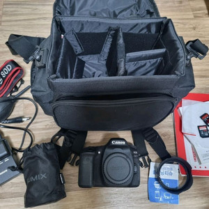 [개봉 제품] 캐논 EOS 80D + EF-S 18-55mm F3.5-5.6 IS STM 표준 줌렌즈 + 추가 구성