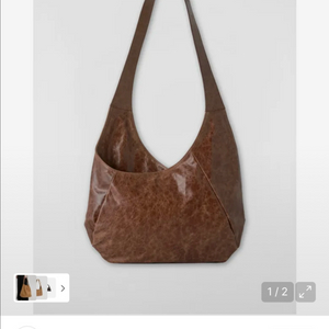 쿠어 하프문 크로스 레더 토트백 카멜