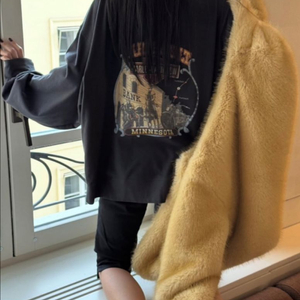 아웃핏 아루드 마크들리 모노심슨 조이드비비에 가내스라