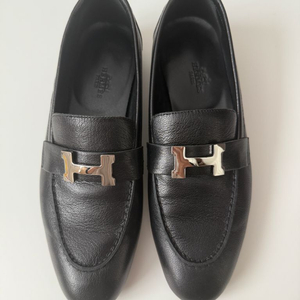 H 로고 레더 로퍼