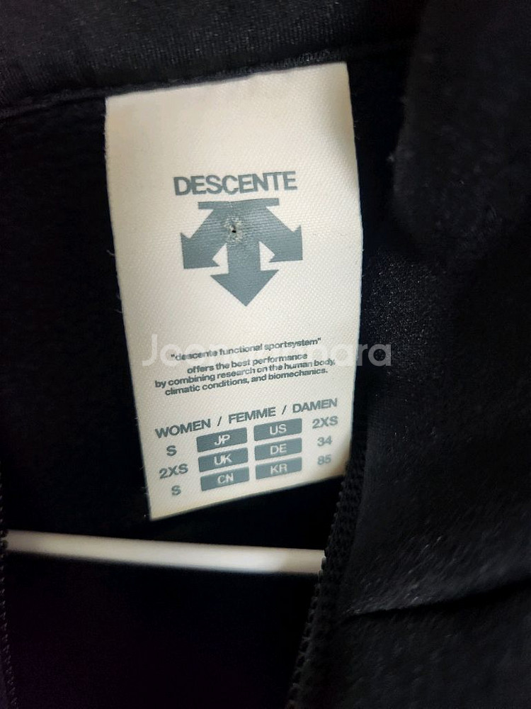 데상트 러닝 경량패딩 블랙 여성용85 S--1