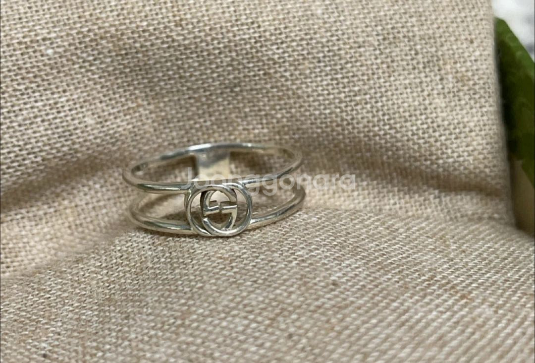 구찌 인터로킹 G씬 오픈밴드 반지 21호--0