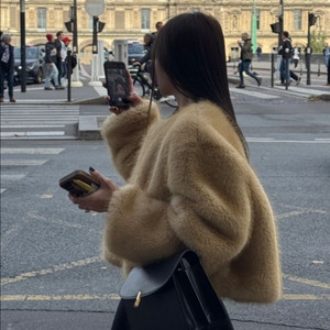 아웃핏 아루드 마크들리 딥뮤즈 미뉴에트메이비베이비