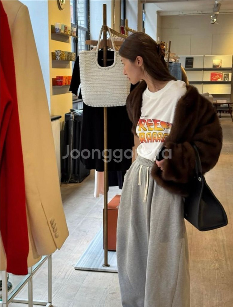 아웃핏 아루드 마크들리 딥뮤즈 미뉴에트메이비베이비--3