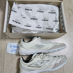 거이 새것 엄브로 리벤지 풋살화 270사이즈 판매합니다