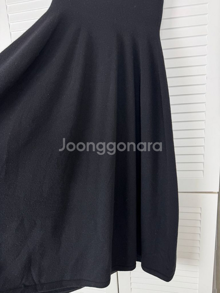 더캐시미어 블랙 슬리브리스 원피스 24ss--5