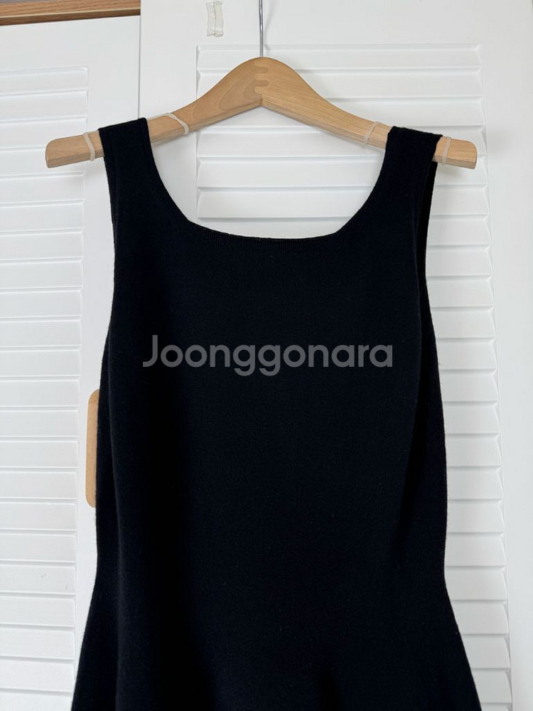 더캐시미어 블랙 슬리브리스 원피스 24ss--1