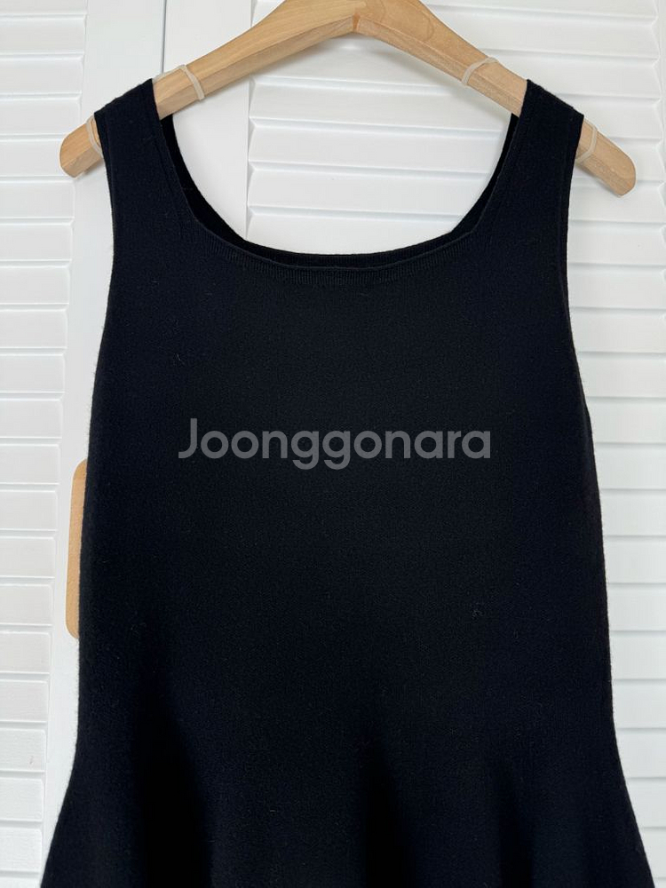 더캐시미어 블랙 슬리브리스 원피스 24ss--4